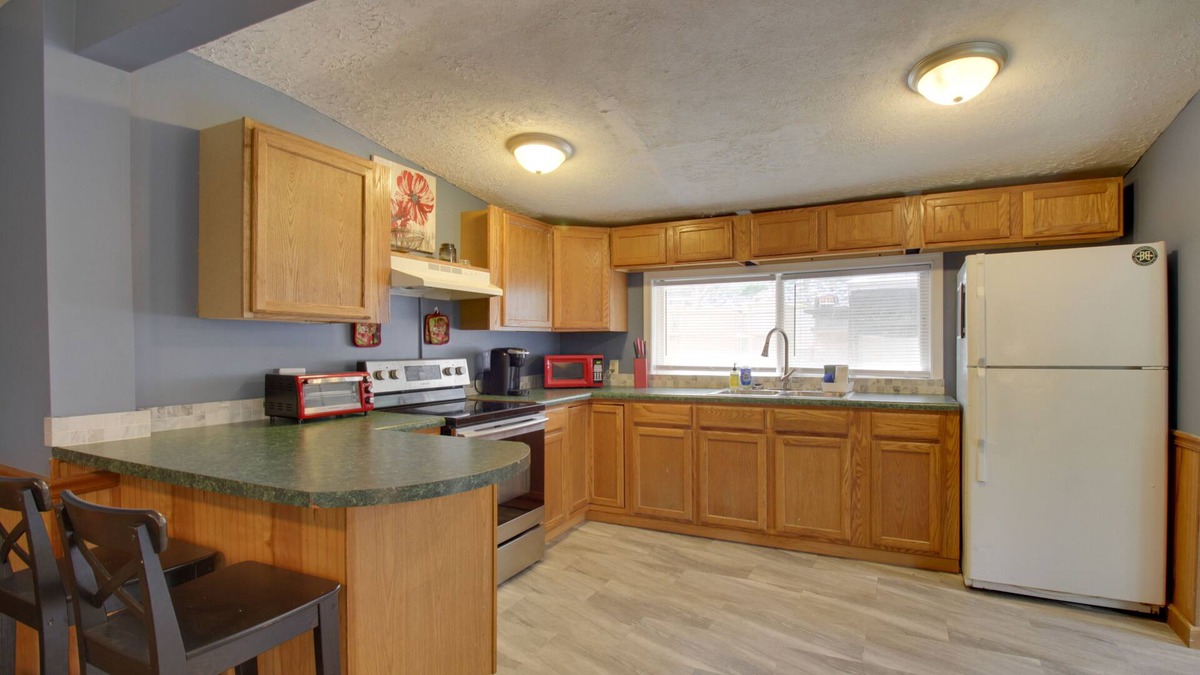Spottswood House | Spacious Fancy Hill Home: Hot Tub + Outdoor Spots!