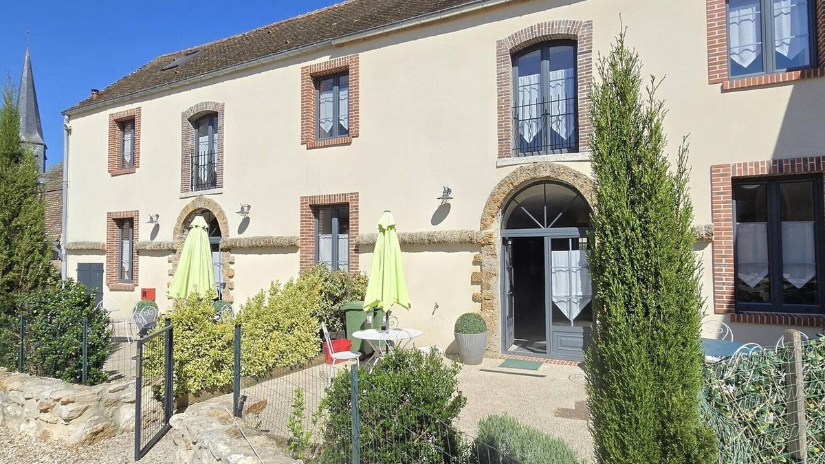 Mareil-le-Guyon Cottage | Spacious Farmhouse Retreat: 5BR, Modern Kitchen, Near Versailles, Normandie, with Internet & Parking