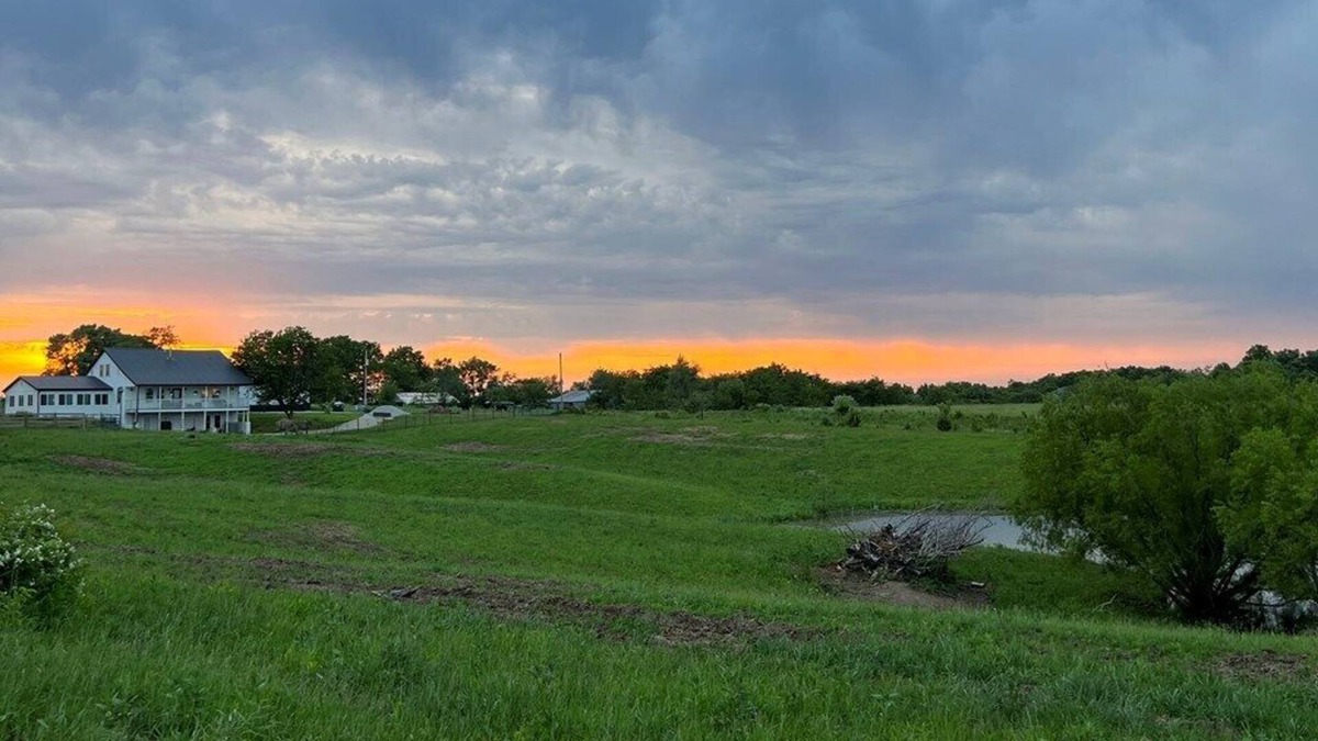 La Plata Other | Spacious farmhouse lodge on 46 acres w/pond. Escape the city, relax on the farm!
