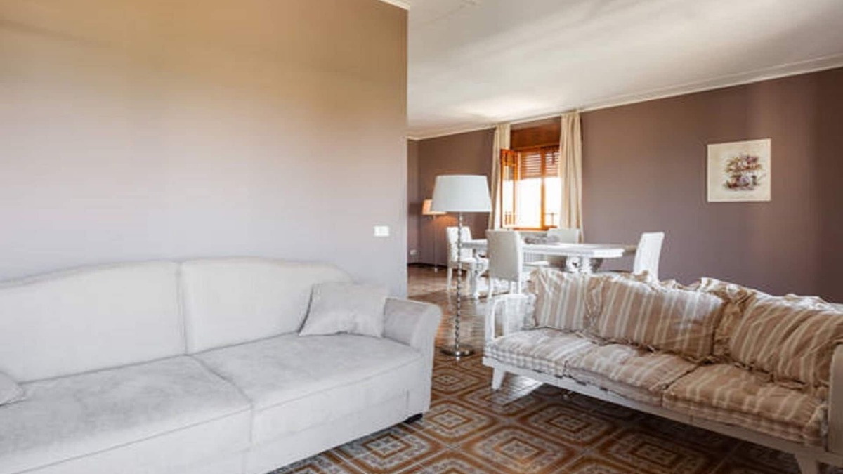 Rivoltella Apartment | Spacious first floor apartment in a shabby chic style