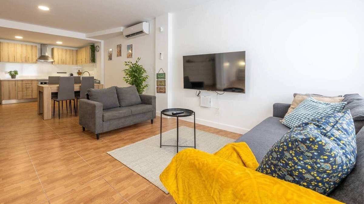 Pobles de l'Oest Apartment | Spacious first floor in Benimámet