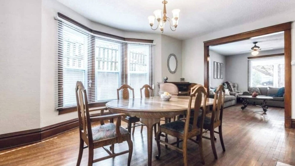 Kansas City House | Spacious five-bedroom home in the heart of Kansas City - Fast highway access