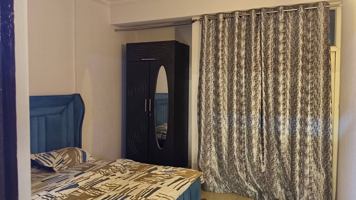 Ghaziabad Apartment | Spacious flat available on per day basis- comfort home stay