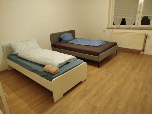 Zeitz Apartment | Spacious Flat with 3 bedooms for 5-8 guests