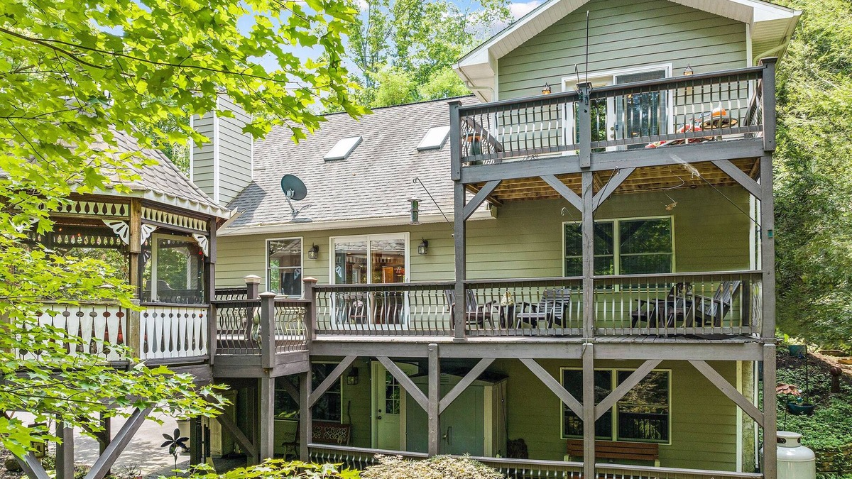 Mountain Springs House | Spacious four-bedroom home with Breathtaking views and Hot tub