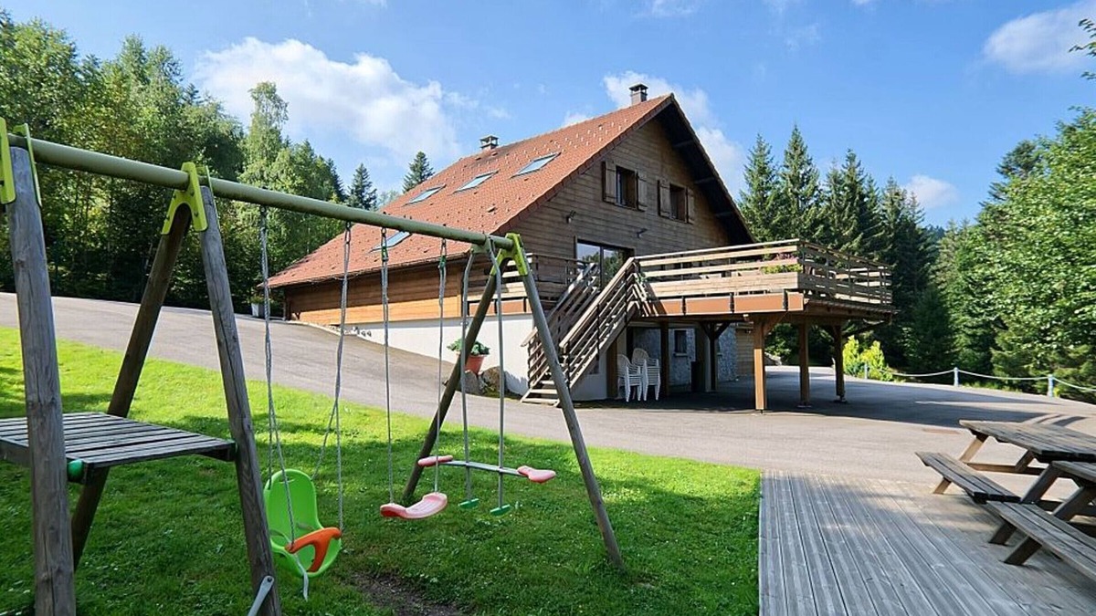 Le Grand Valtin Cottage | Spacious family chalet with spa, sauna and games room