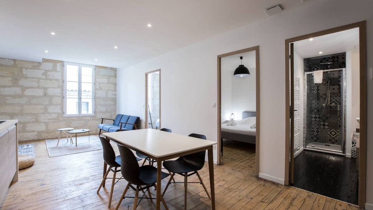 Castillon-la-Bataille Apartment | Spacious and bright apartment with air conditioning