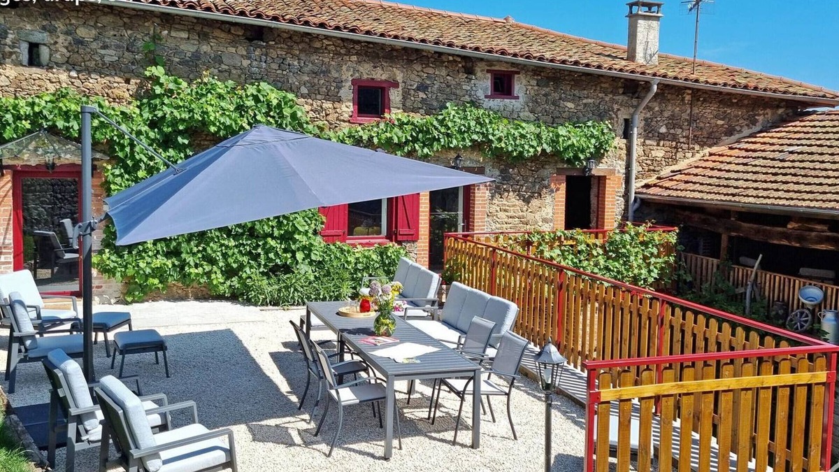 Saint-Denis-sur-Coise Cottage | Spacious Cottage 10 ppl: Nature, Spa, Comfort
