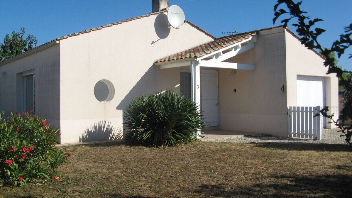 Saint-Hilaire-la-Foret Villa | Spacious villa, situated in quiet cul de sac enclosed by private gardens.