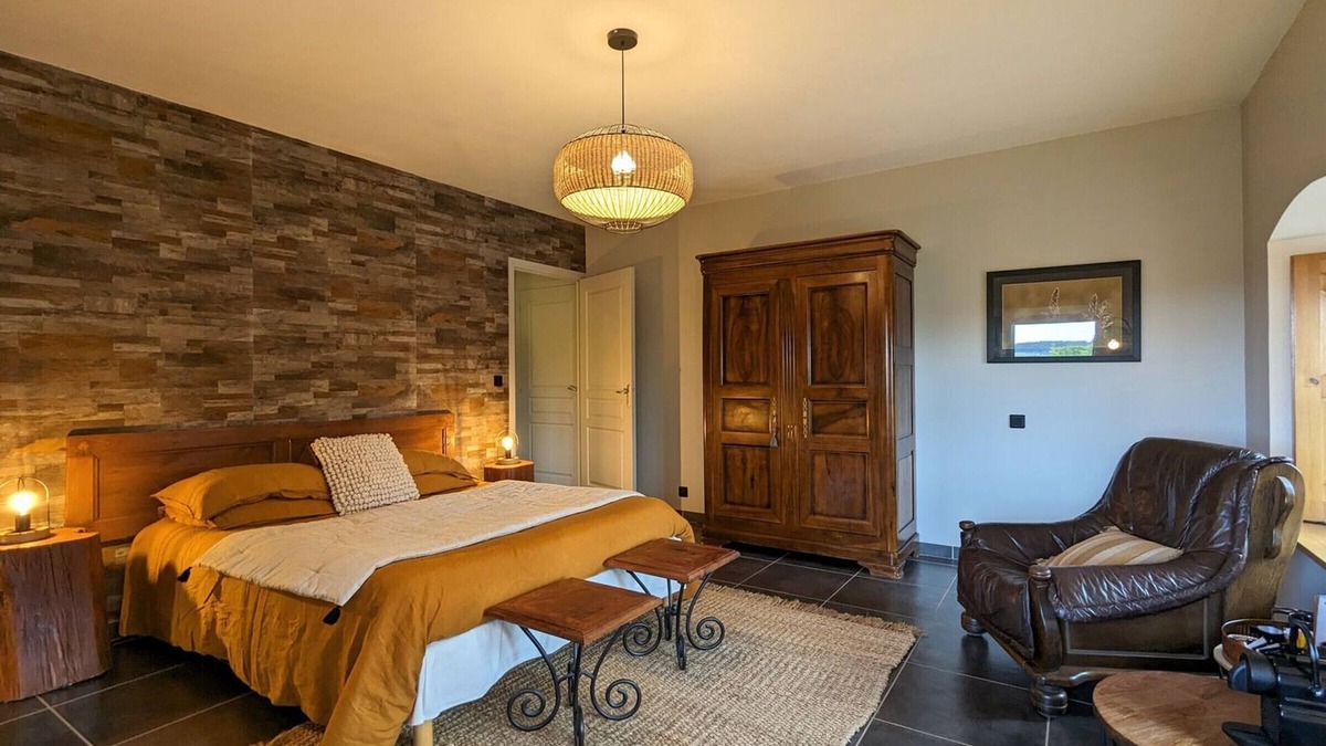 Saint-Privat-d'Allier Bed & Breakfast | Spacious suite with wellness, parking, wifi, in Saint-Privat-d'Allier