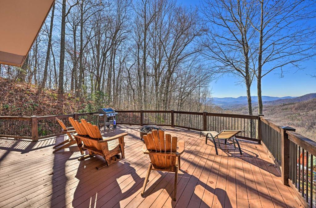 Franklin House | Spacious Franklin Cabin with Mountain Views!