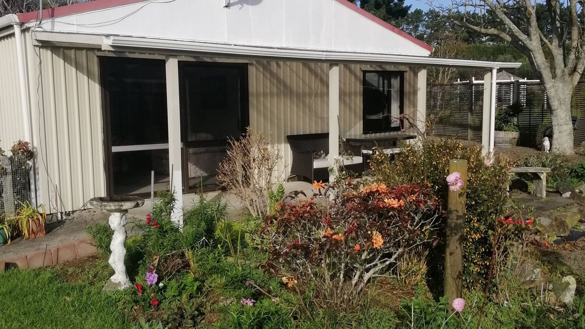 Waitara Cottage | Spacious Garden Cottage w/woodburner