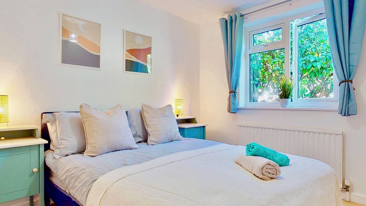 Royal Tunbridge Wells Apartment | Spacious 2 Bed Ground Floor Apartment with Parking 2 Mins to Town Centre