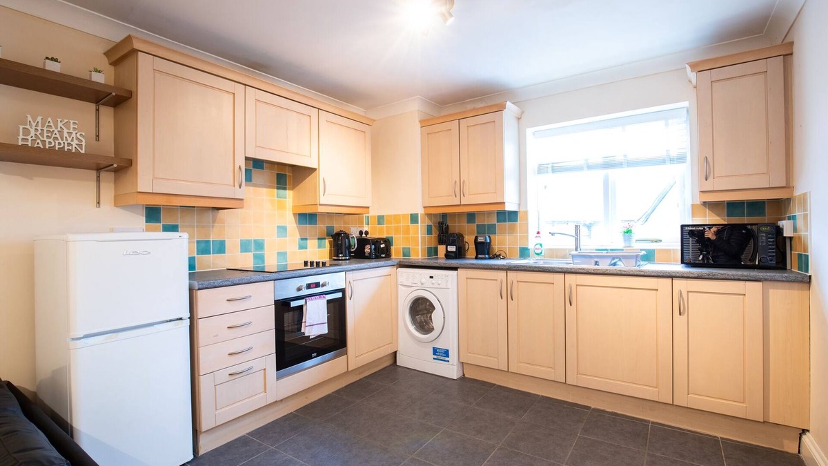 Stansted Apartment | Spacious 2BR Flat in Stansted