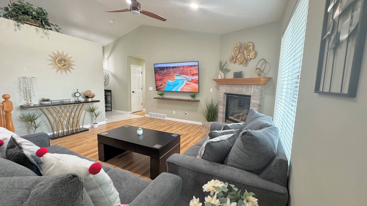 West Valley City House | Spacious Getaway Home in The Valley - Top Unitnn