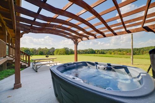 Hardin County House | Spacious Getaway 5 Mins to Garden of the Gods