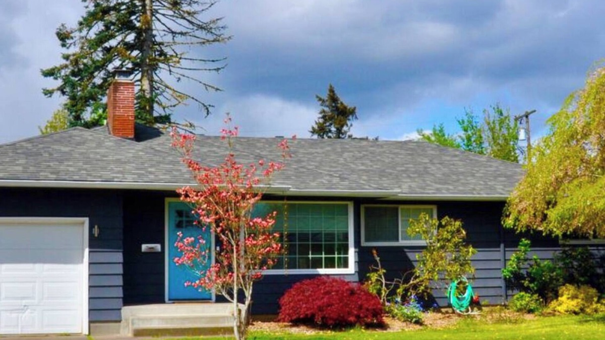 Montavilla House | Spacious Getaway Near Mt Tabor Park—Sleeps 4, Kitchen, WD, Workspace, Patio