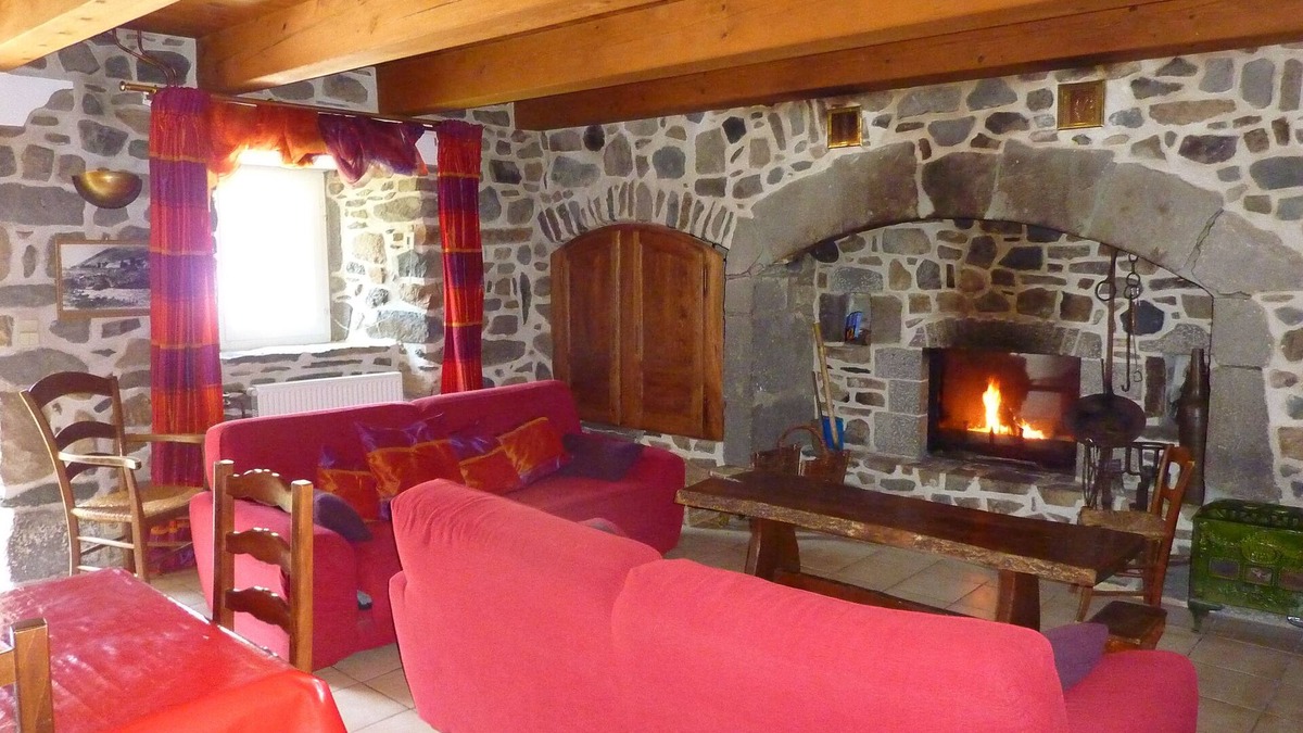 Valbeleix House | SPACIOUS GITE in the heart of the Parc des Volcans d'Auvergne near Besse St Anastaise