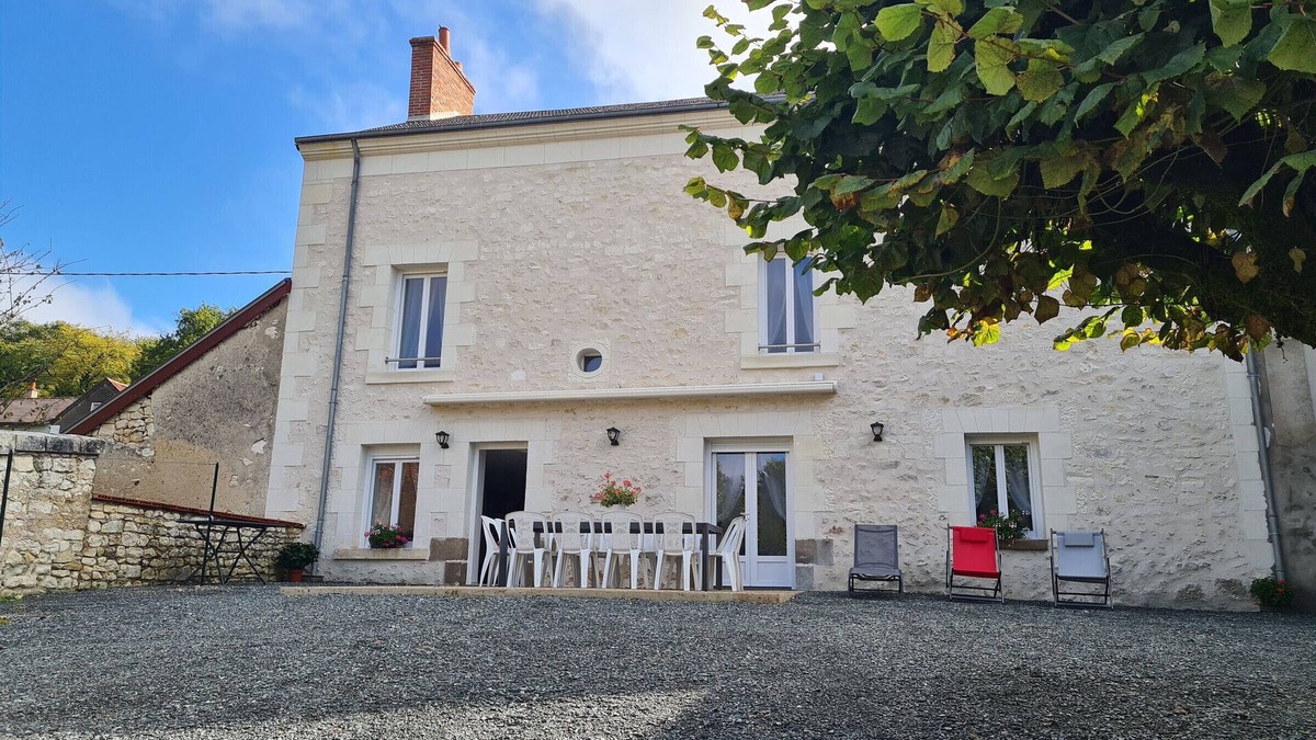 Lye Cottage | "Spacious Gîte near Beauval Zoo - Family-Friendly with Private Courtyard and BBQ"