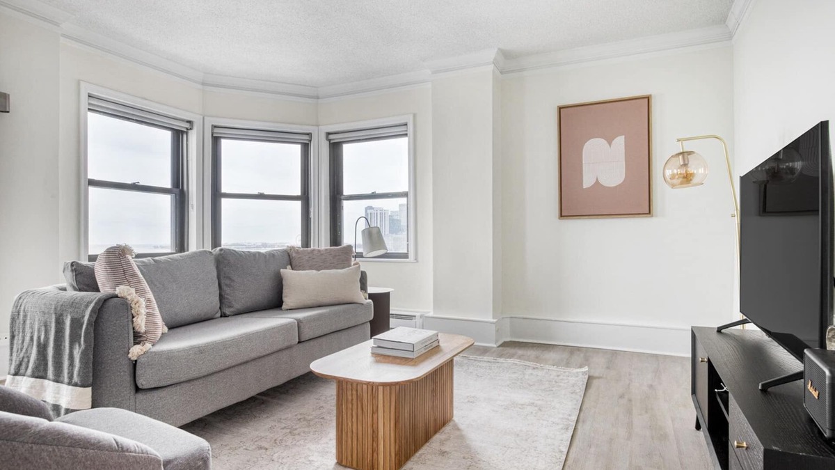Gold Coast Apartment | Spacious Gold Coast 2BR w/Doorman & Gym, 2 blocks to L, by Blueground