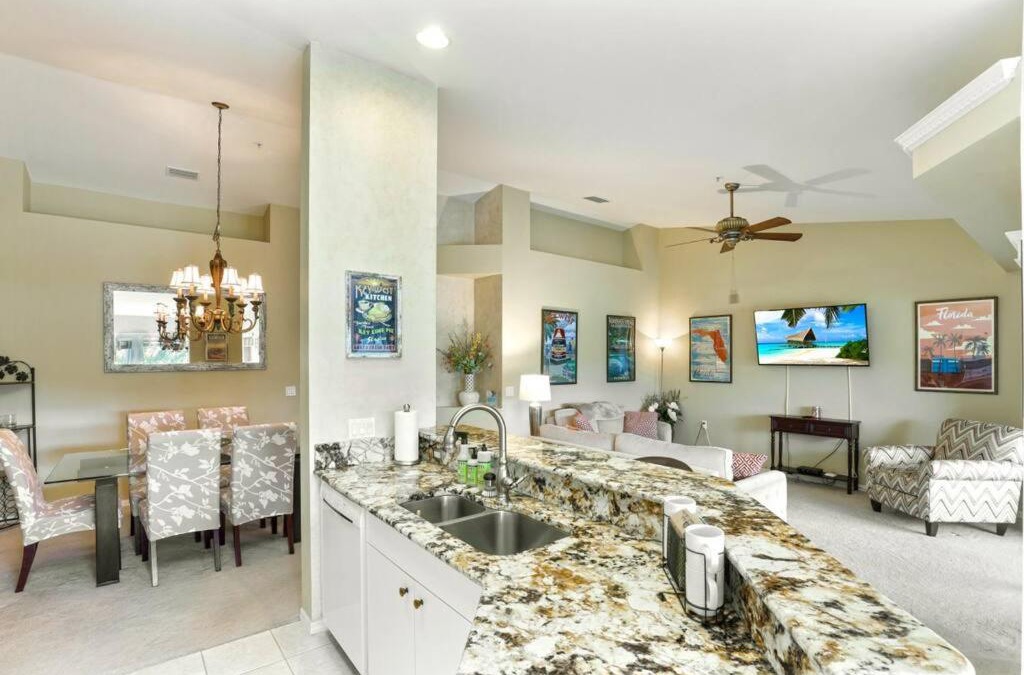 Naples Apartment | Spacious Golf Club Condo, Membership Available!