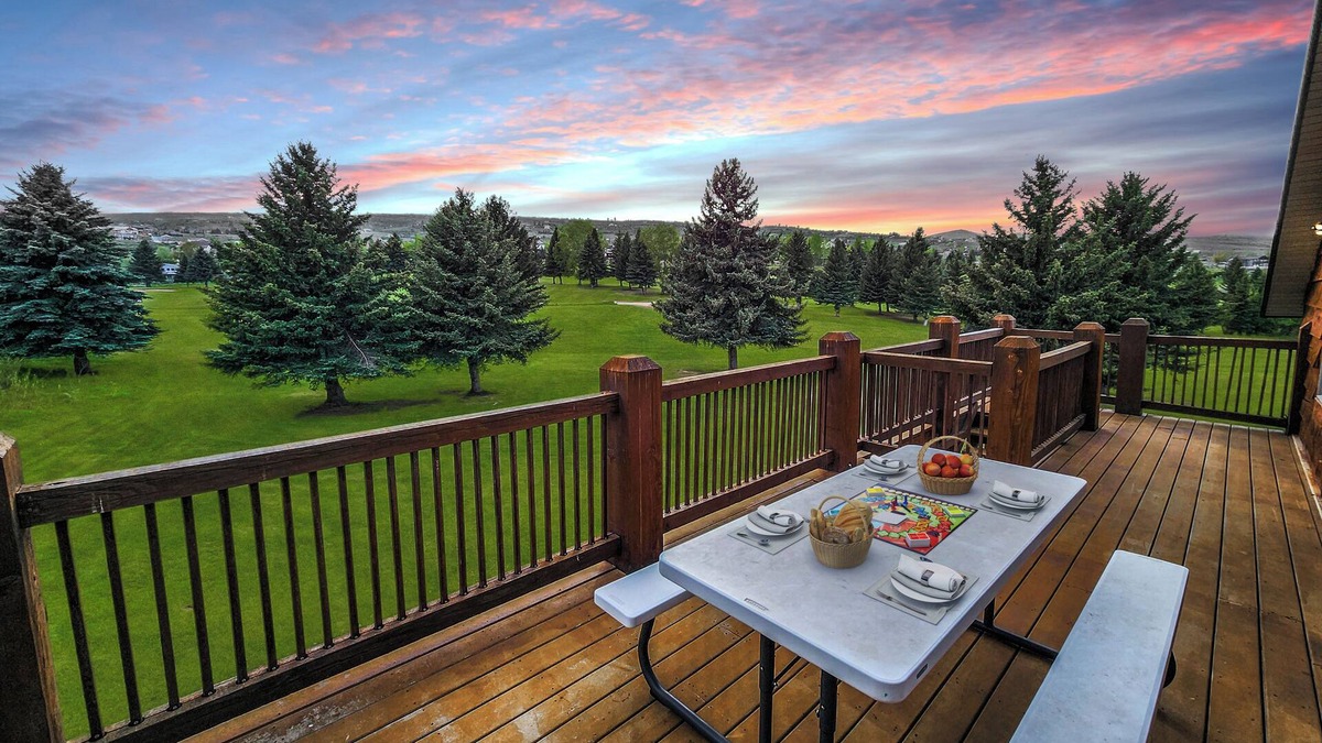 Sweetwater Cabin | Spacious Golf Retreat Cabin on Hole #7, Ideal for Large Groups