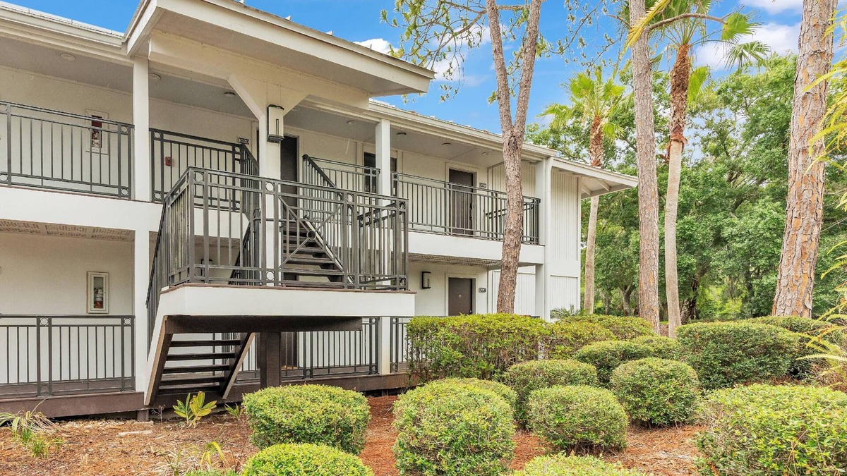 Wesley Chapel Condo | Spacious Golf & Tennis Condo w/Stunning Views, Patio, Full Kitchen & More – Perfect for Relaxation!