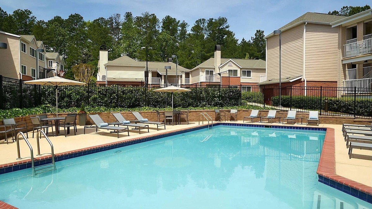 Alpharetta Hotel | Spacious Good-Value Accommodation! 2 Convenient Units, Pool, Free Breakfast!