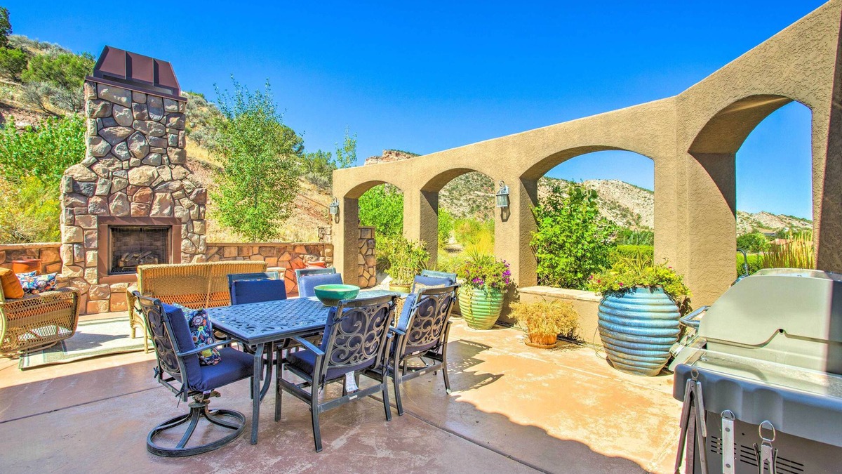Redlands House | Spacious Grand Junction Home w/Mountain View