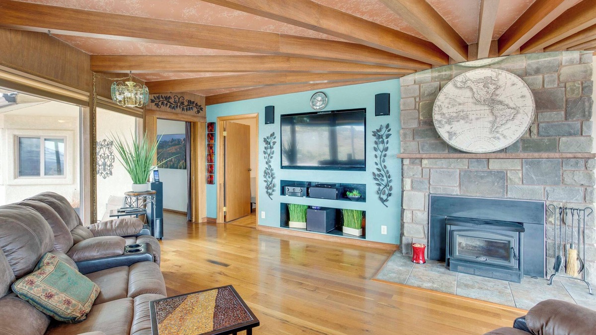 Grand Junction House | Spacious Grand Junction Home Rental w/Mtn Views!