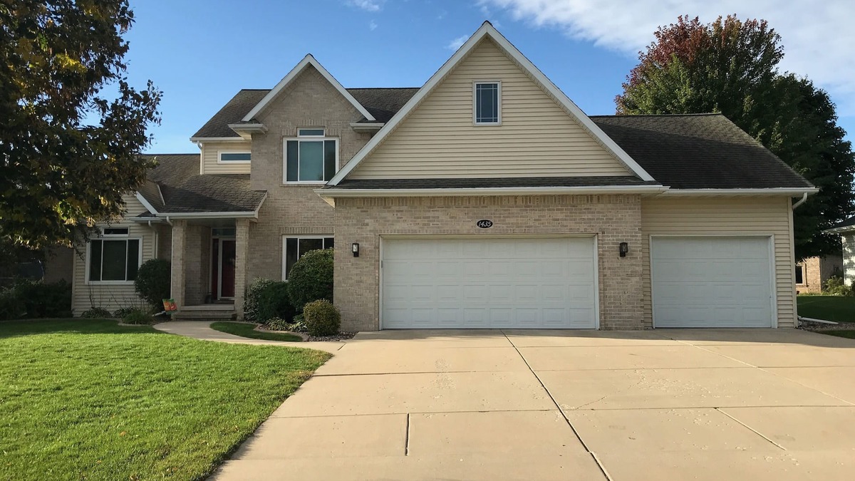 Ashwaubenon House | Spacious Green Bay Packer Home