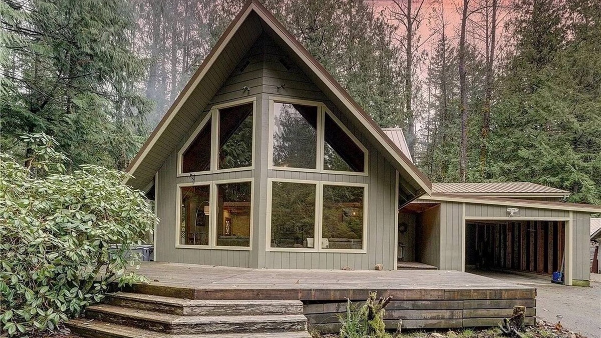 Greenwater House | Spacious Greenwater Crystal Mountain, Mount Rainier Adventure BaseCamp w/Hot tub