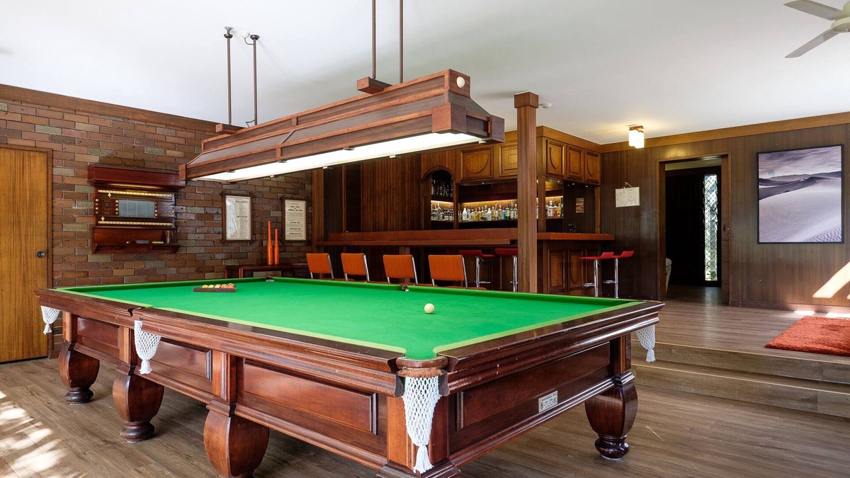 Brookfield House | Spacious Hideaway Retreat, Pool , Spa, Acreage, Billiards, 7 Bedrooms, Brisbane