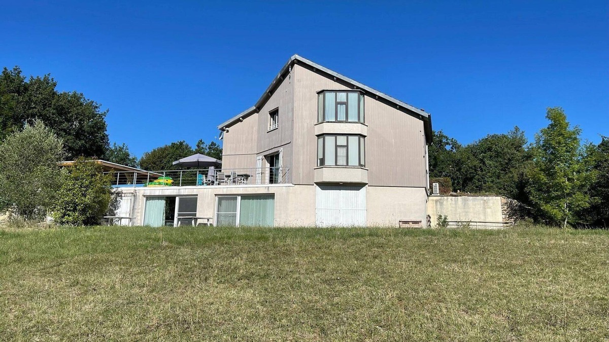 Caniac-du-Causse House | Spacious holiday home in Caniac-du-Causse with bubble bath