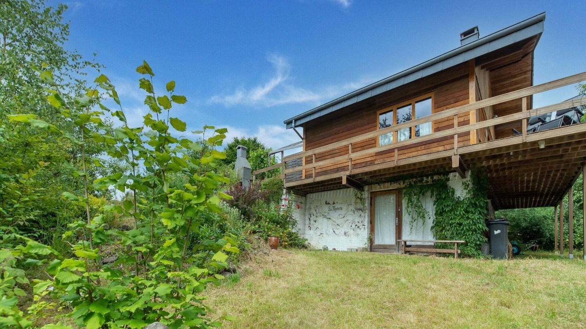 Our House | Spacious Holiday Home in Bièvre with Garden