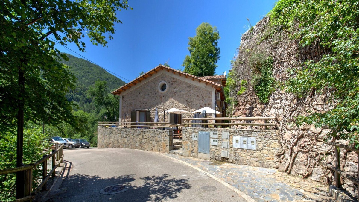 Ogassa Cottage | Spacious holiday home in Cataluña with garden