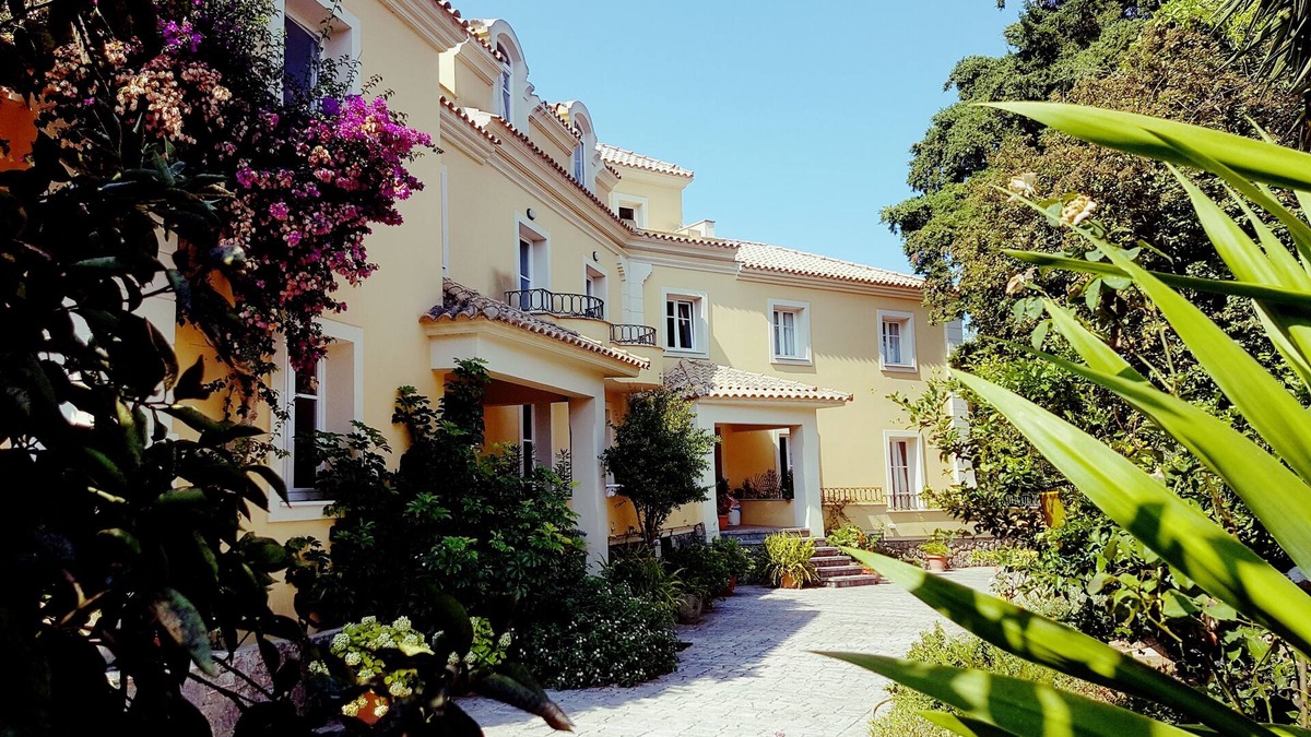 Achilleio House | Spacious,holiday house close to beach ideal for a group of friends or family