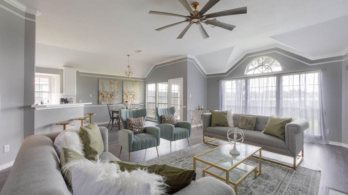 Barker House | Spacious Hollywood Glam Home, Pet-Friendly Comfort for the Perfect Stay