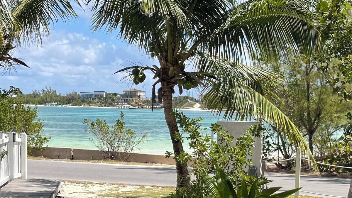 Green Turtle Cay House | Spacious home steps to Cocoa bay