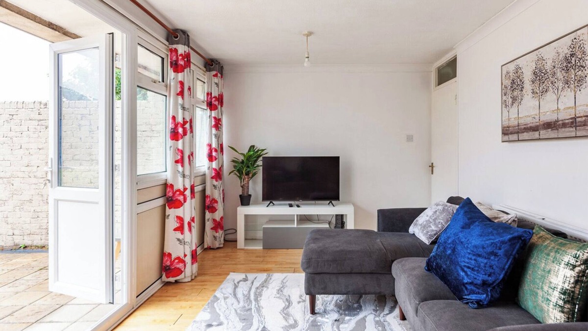 Waltham Cross Apartment | Spacious Home by Lee Valley Rafting Waltham Cross