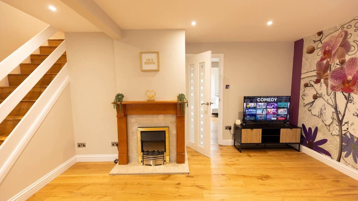 St Ives House | Spacious Home - Free Parking CCTV - Pro's & Families
