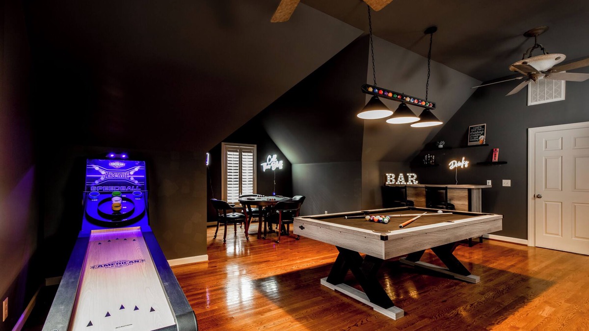 Kernersville House | Spacious Home Great for Holidays;Sleeps 20;Hot Tub; Gym; Pool; Game Room;