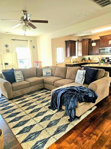 Norfolk - Virginia Beach House | Spacious home in Chesapeake