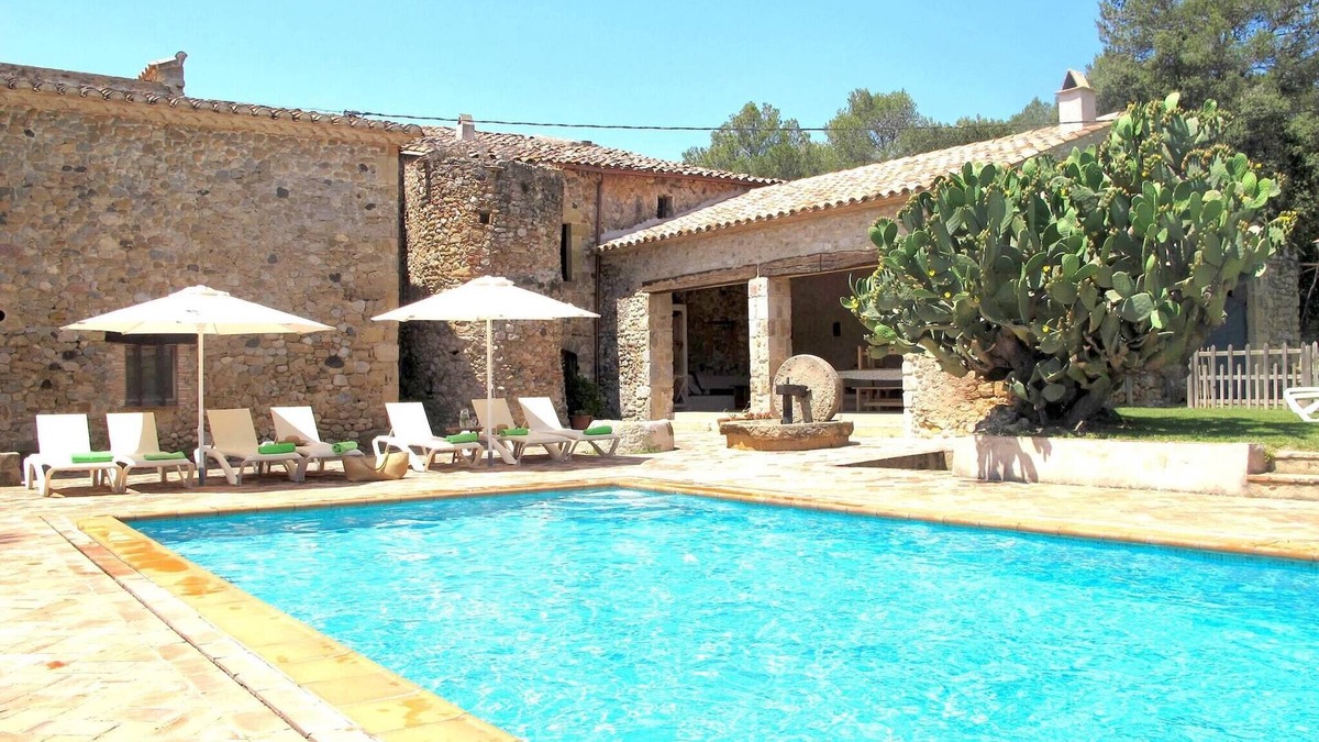 Navata Villa | Spacious Home in Navata