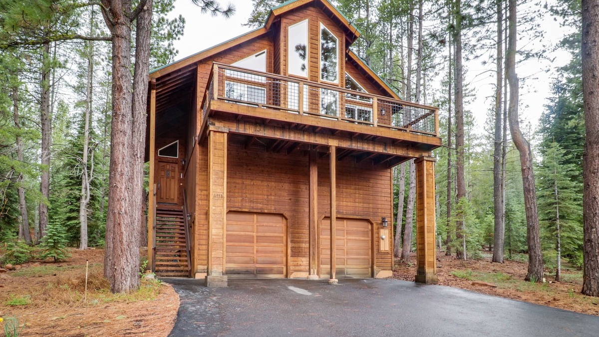 Truckee House | Spacious home near resorts with private hot tub, shared pool, & new furnishings