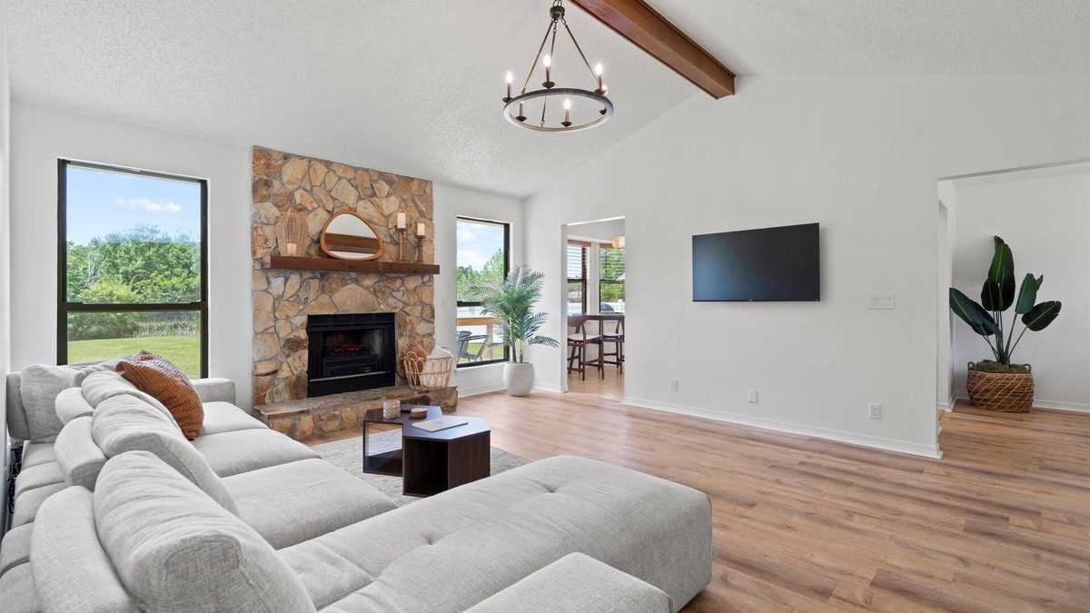 Girvin House | Spacious Home: Near Beach, Large Yard, Game Room & Dog-Friendly!