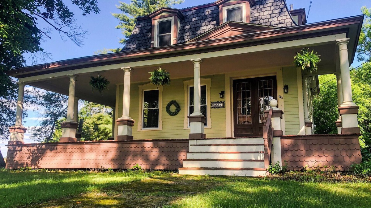 Madrid House | Spacious home, perfect location close to universities and the St Lawrence River