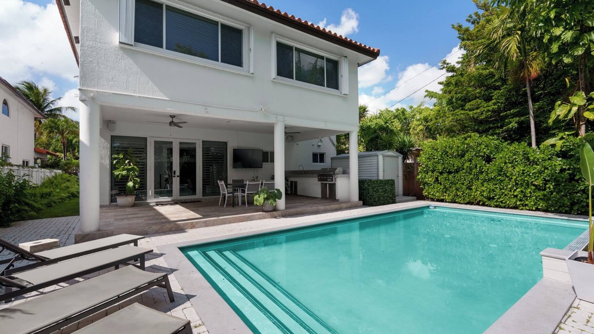 Little Havana House | Spacious Home, Pool, Billiards, BBQ, Near Coral Gables, Brickell, Little Havana