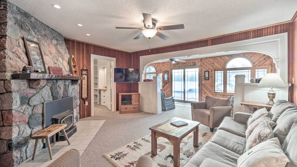 Chetek House | Spacious Home w/Deck on Lake Chetek!