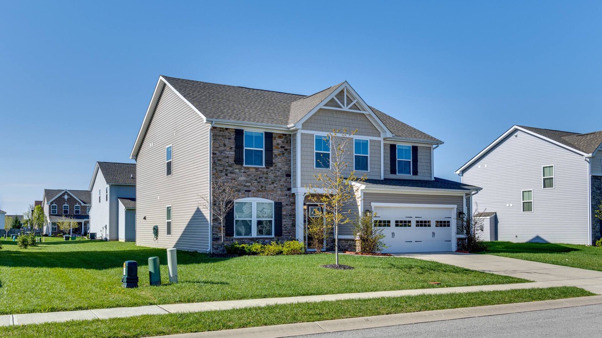 Brownsburg House | Spacious Home w/Fireplace - Near Golf!